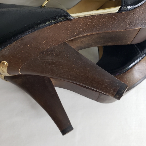 Reposhing -Michael Kors 8 Peep Toe Sling Back Wooden/Black Leather Heels - Picture 11 of 13